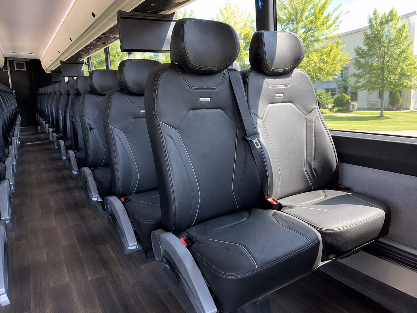 lincoln charter buses