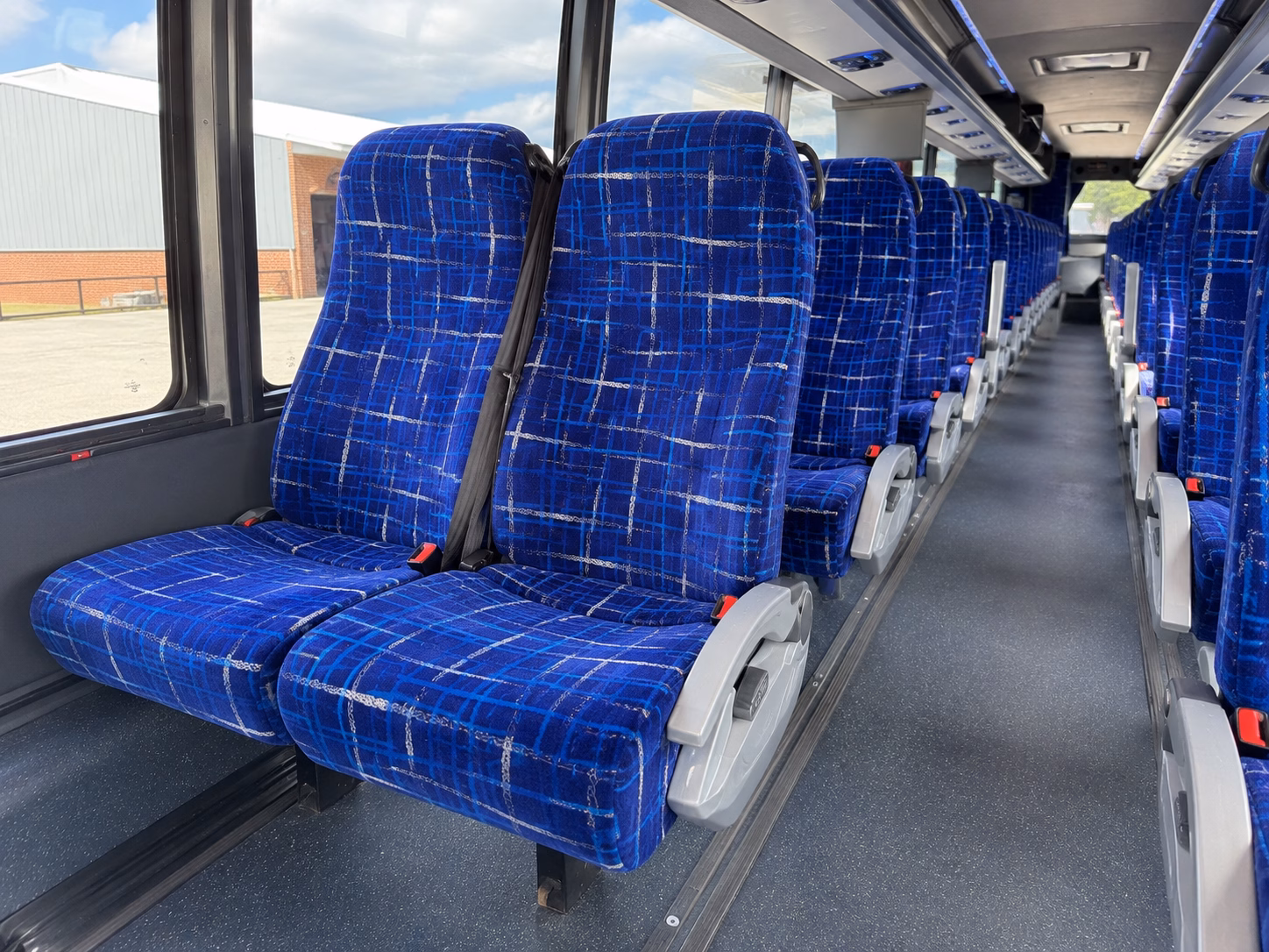 shuttle guests between downtown lincoln hotels and your venue